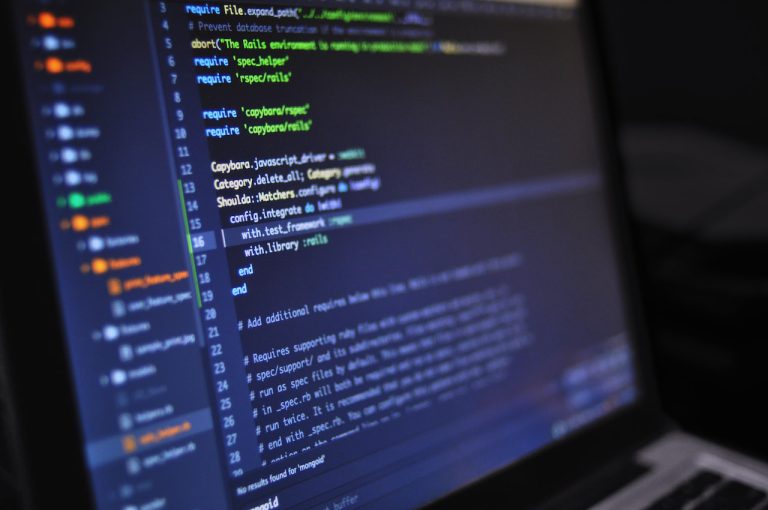 Tout savoir sur les logiciels : les types, leur importance et les tendances actuelles