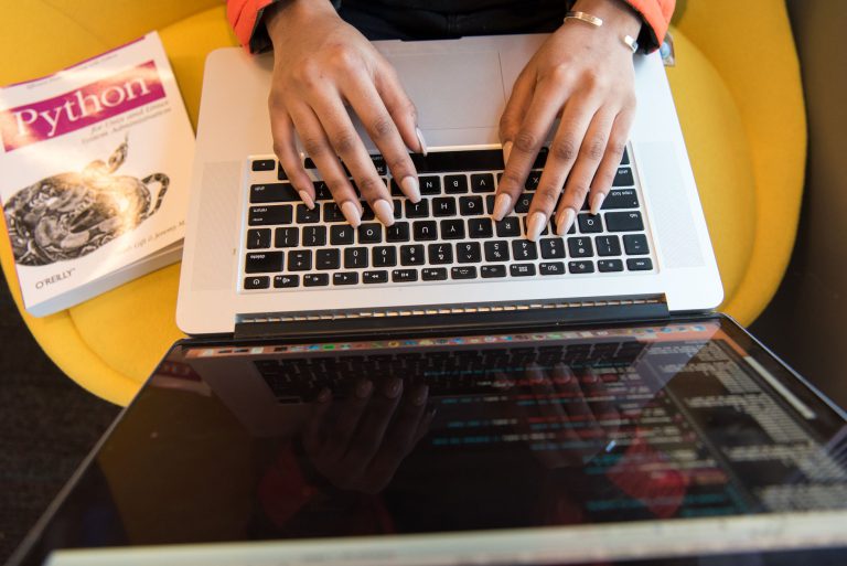 Python, Java, C++ : quel langage choisir pour démarrer en programmation